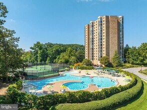 5903 Mt Eagle Dr in Alexandria, VA - Building Photo - Building Photo