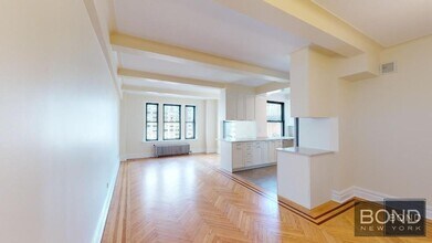 210 E 68th St in New York, NY - Building Photo - Building Photo
