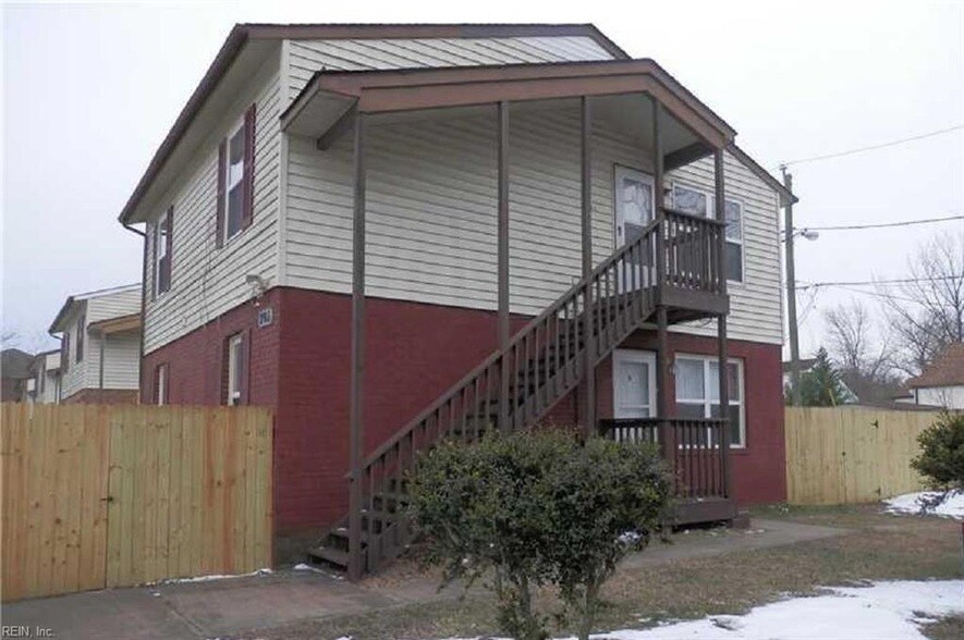 201 Mapleshade Ave in Norfolk, VA - Building Photo