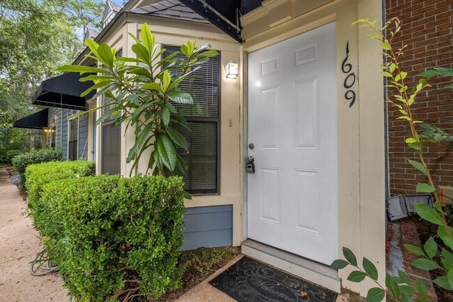 property at 1609 S Gadsden St