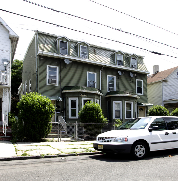 251-253 Franklin St in Elizabeth, NJ - Building Photo