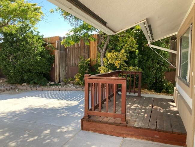 835 N Maddux Dr in Reno, NV - Building Photo - Building Photo