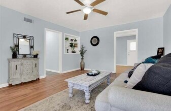 1710 W Hunt St in Sherman, TX - Building Photo - Building Photo
