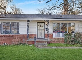 1121 Wheeler St in Texarkana, TX - Building Photo