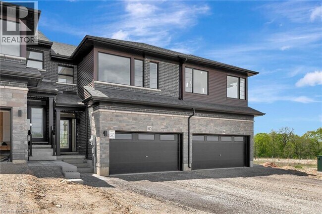 102 Gort Ave in Brant, ON - Building Photo - Building Photo