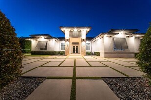 10203 SW 136th St in Miami, FL - Building Photo