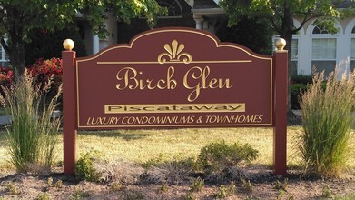 BIRCH GLEN in Piscataway, NJ - Building Photo - Building Photo