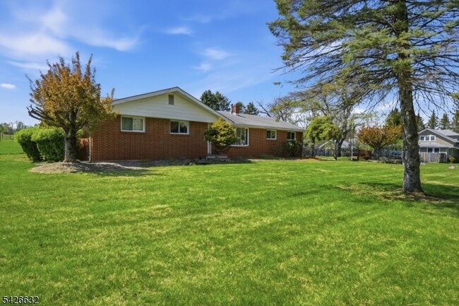 131 Califon Rd in Washington Township, NJ - Building Photo - Building Photo
