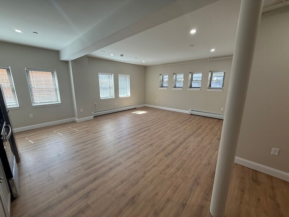 1050 Hancock St, Unit 11 in Quincy, MA - Foto de edificio