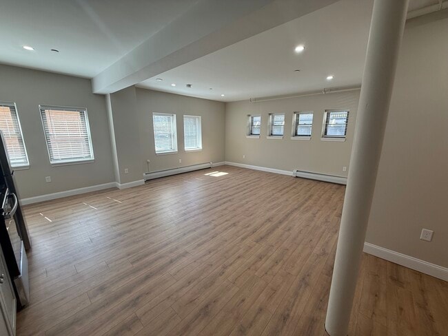 1050 Hancock St, Unit 11, Unit 11