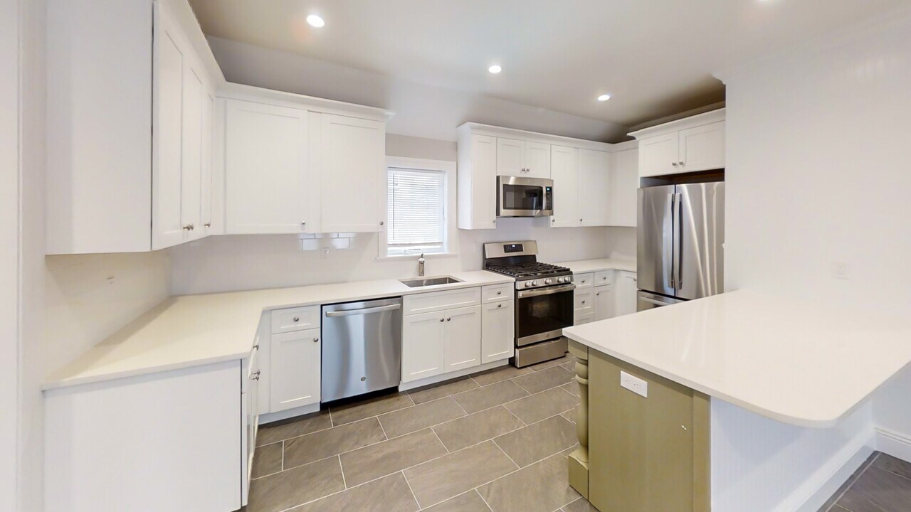 320 Kinderkamack Rd in Oradell, NJ - Building Photo