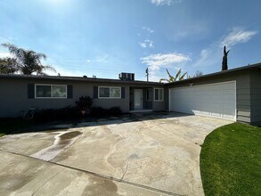 3219 Harvard Dr in Bakersfield, CA - Building Photo - Building Photo