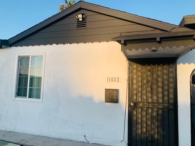 11622 S Hoover St, Unit 11622 S. Hoover