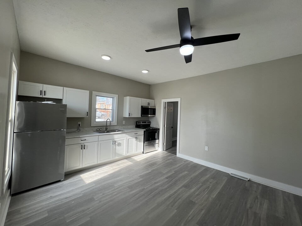 4021 Kent Rd in Stow, OH - Building Photo