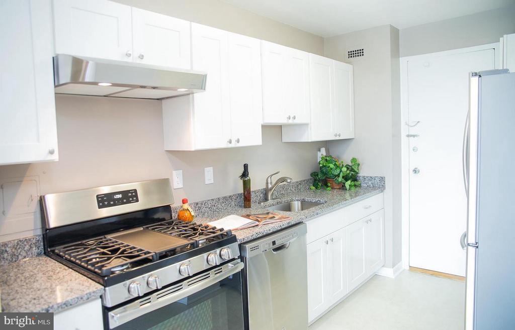 10500 Rockville Pike in Rockville, MD - Building Photo