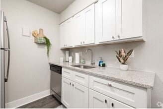 Applewood Apartments in Colorado Springs, CO - Building Photo - Building Photo