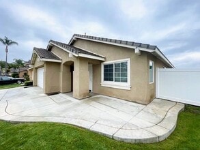 5220 Holstein St in Riverside, CA - Building Photo - Building Photo