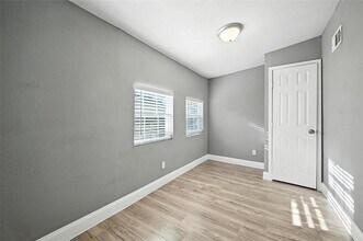 1927 S Fannin Ave in Denison, TX - Building Photo - Building Photo