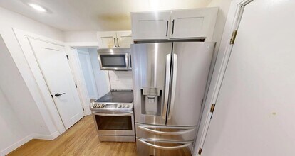 25 Greycliff Rd, Unit 1 in Boston, MA - Foto de edificio - Building Photo