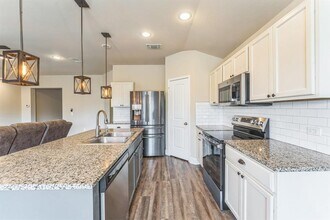 108 Leona River Trl in Hutto, TX - Building Photo - Building Photo