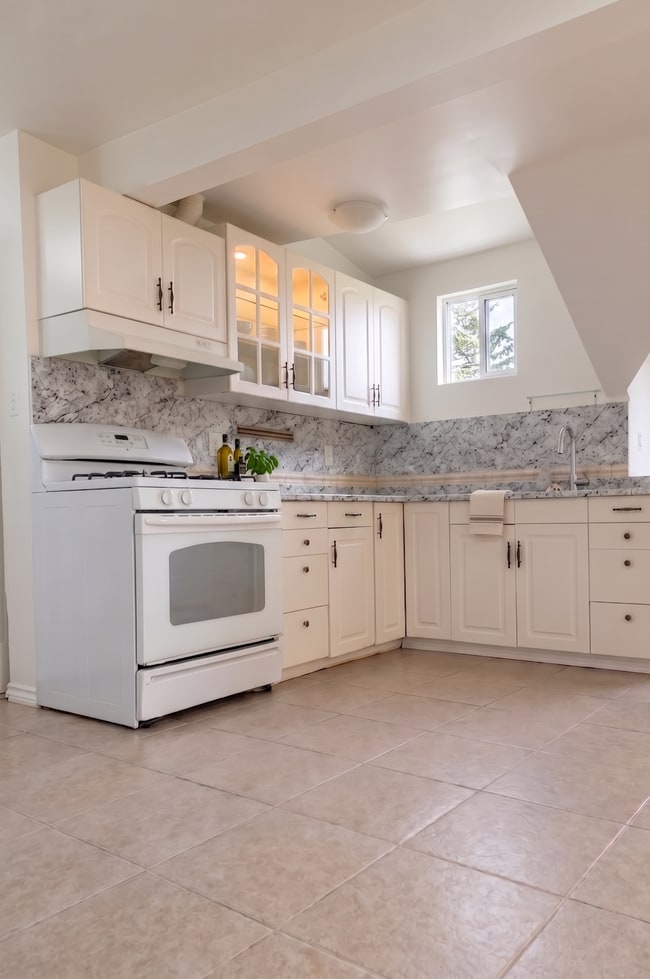 3955 Pandora St in Burnaby, BC - Building Photo - Building Photo