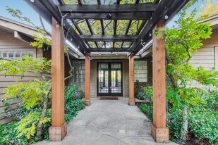 28 Meadow Rd in Woodside, CA - Building Photo