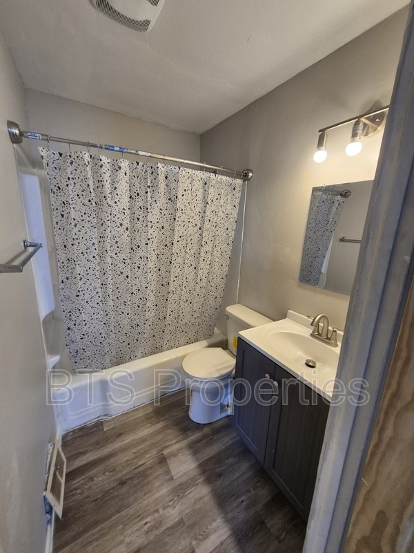 property at 119 Vanburen Ct