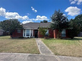 107 Vassar St in Forney, TX - Building Photo