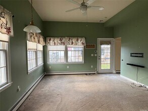 504 Chapman Blvd in Manorville, NY - Building Photo - Building Photo