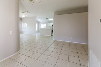 1657 Portsmouth Lake Dr in Brandon, FL - Building Photo - Building Photo