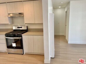 626 N Kingsley Dr in Los Angeles, CA - Building Photo - Building Photo