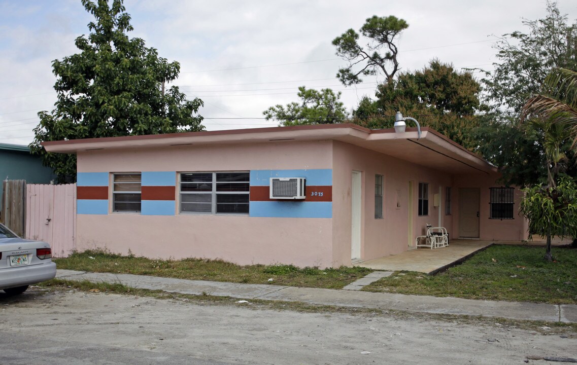 3071-3075 SW 27th Ln in Miami, FL - Building Photo