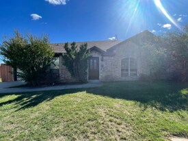 604 Hilltop Dr in Springtown, TX - Building Photo