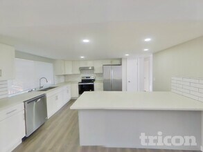 33641 26th Ct SW in Federal Way, WA - Foto de edificio - Building Photo