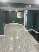 6164 N Hamilton Ave, Unit Garden unit in Chicago, IL - Building Photo - Building Photo