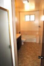 200 Douglas St in Bakersfield, CA - Building Photo - Building Photo