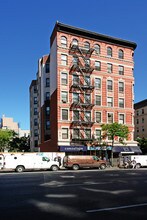 300 W 17th St in New York, NY - Building Photo - Building Photo