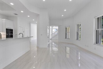 21301 NE 38th Ave in Aventura, FL - Building Photo - Building Photo