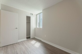 3575 Kaneff Crescent in Mississauga, ON - Building Photo - Building Photo