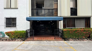 5033 NW 7th St, Unit 508 in Miami, FL - Foto de edificio - Building Photo
