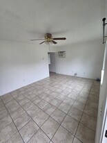 412 Locust St in Turlock, CA - Building Photo