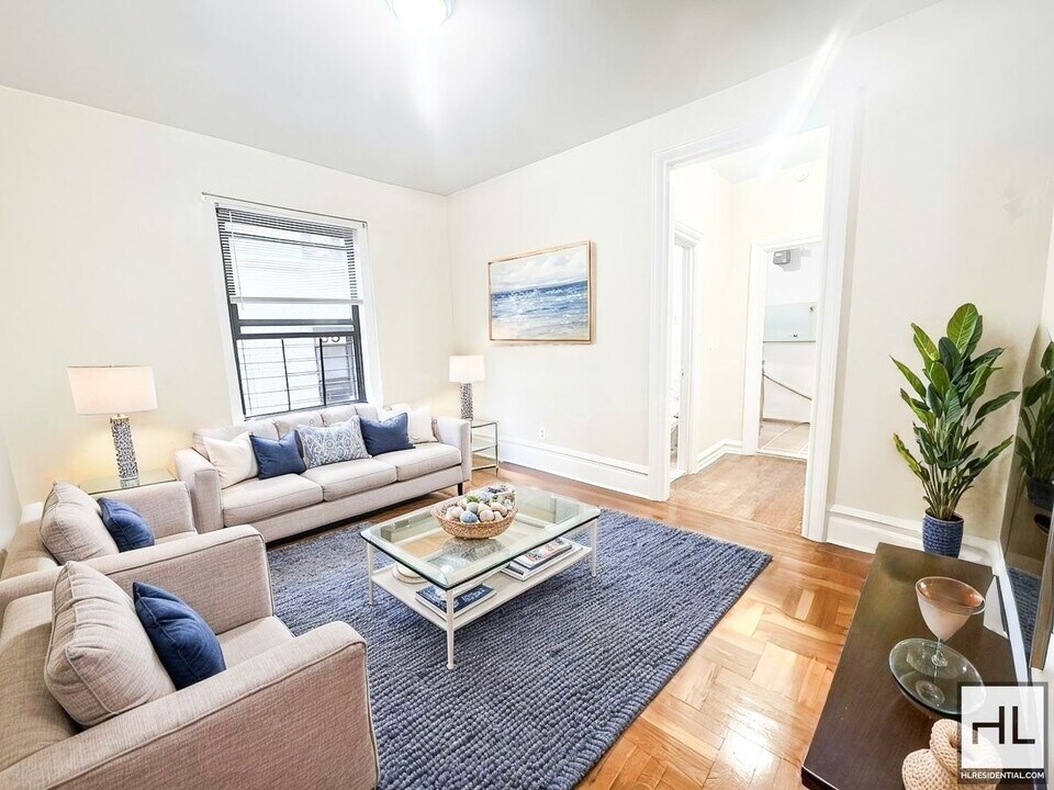 West 190 Street in New York, NY - Building Photo