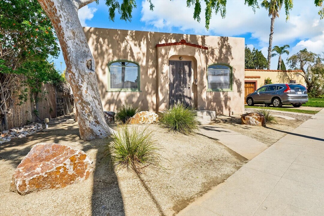 2132 Mission Ave in San Diego, CA - Building Photo