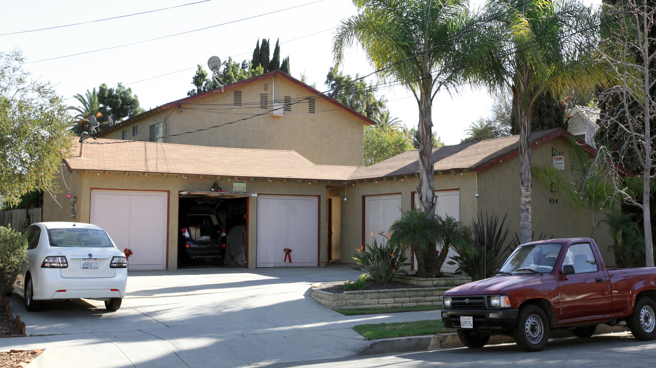 654 Ohio Ave in Long Beach, CA - Foto de edificio