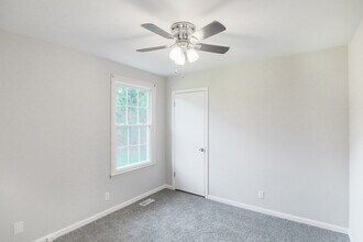 553 Lorie Ln in Clarksville, TN - Building Photo - Building Photo