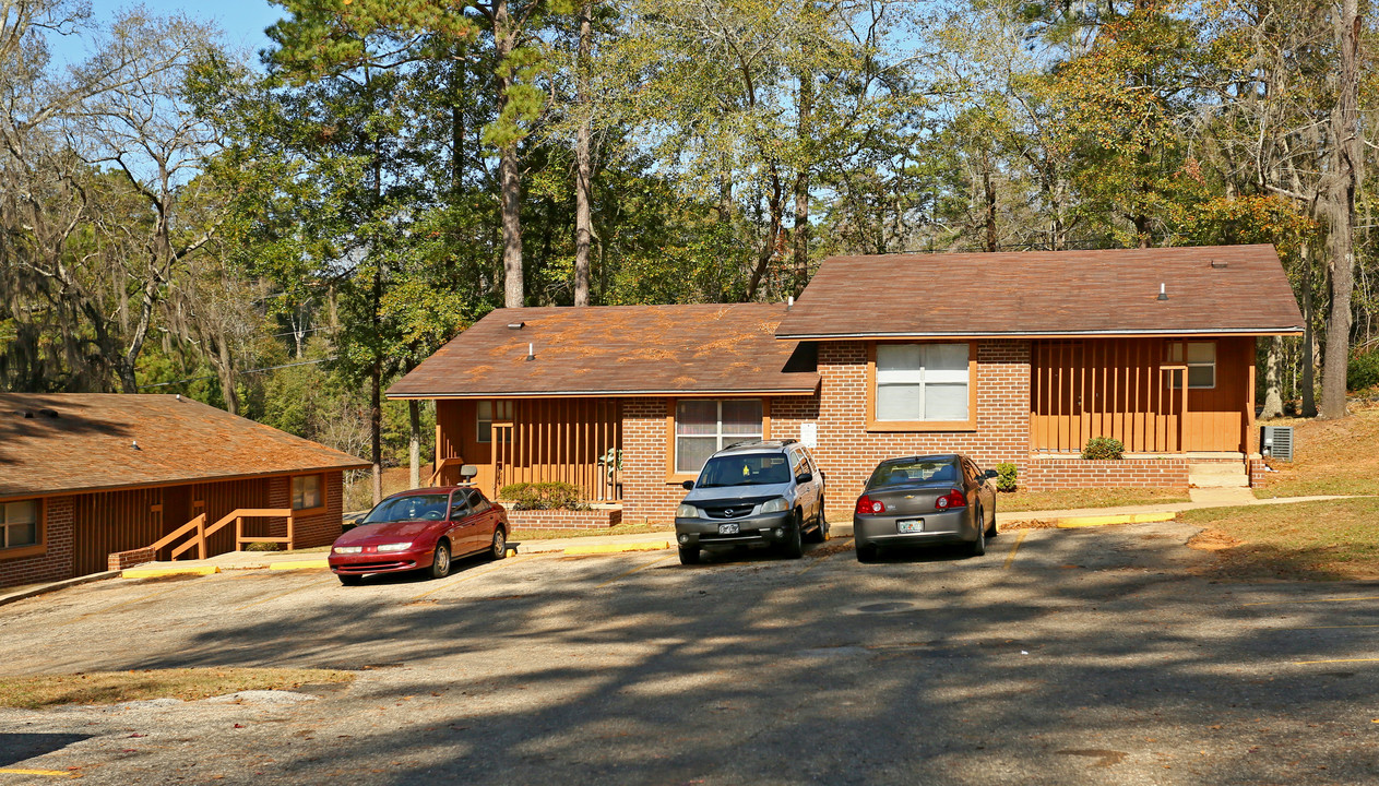 Golden Leaf Apartments in Quincy, FL - Building Photo