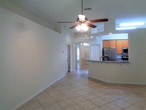 3704 Lockridge Dr in Land O Lakes, FL - Foto de edificio - Building Photo