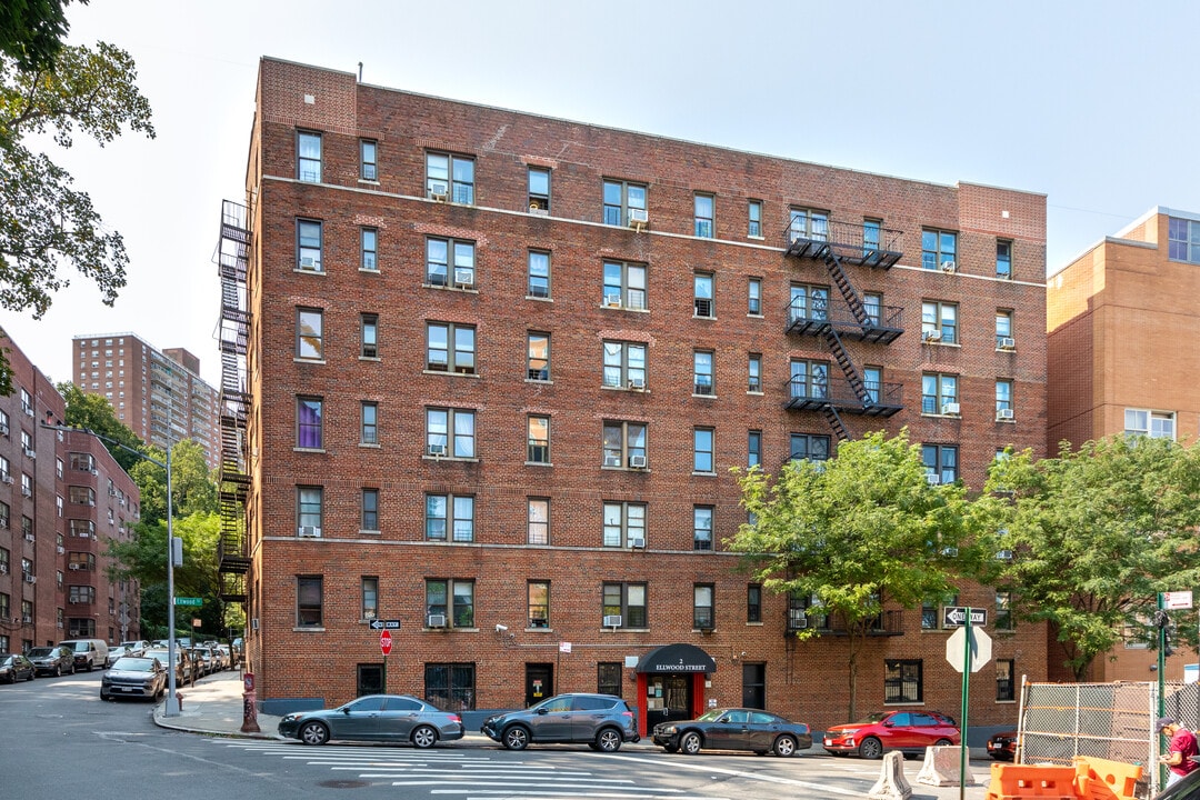 2 Ellwood St in New York, NY - Building Photo