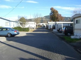 Sunset Mobile Home Park in Santa Rosa, CA - Foto de edificio - Building Photo