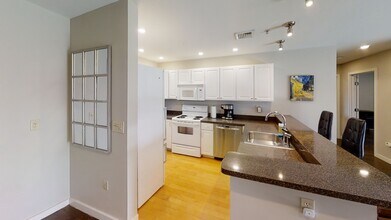 30 Franklin St, Unit 329 in Malden, MA - Building Photo - Building Photo